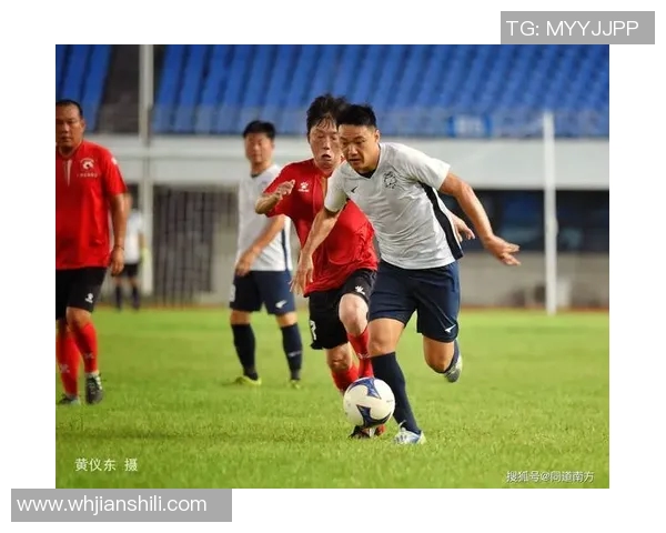 区楚良:从足球场上的拼搏到人生舞台的精彩转身 区楚良:从足球场上的拼搏到人生舞台的精彩转身